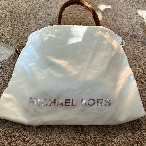 Michael Kors Extra Large Bedford Bowling Satchel - Picture 3 of 8